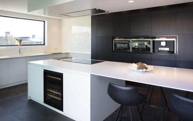 Black and white kitchen